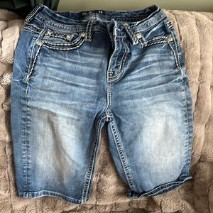Miss Me Bermuda Shorts - size 29